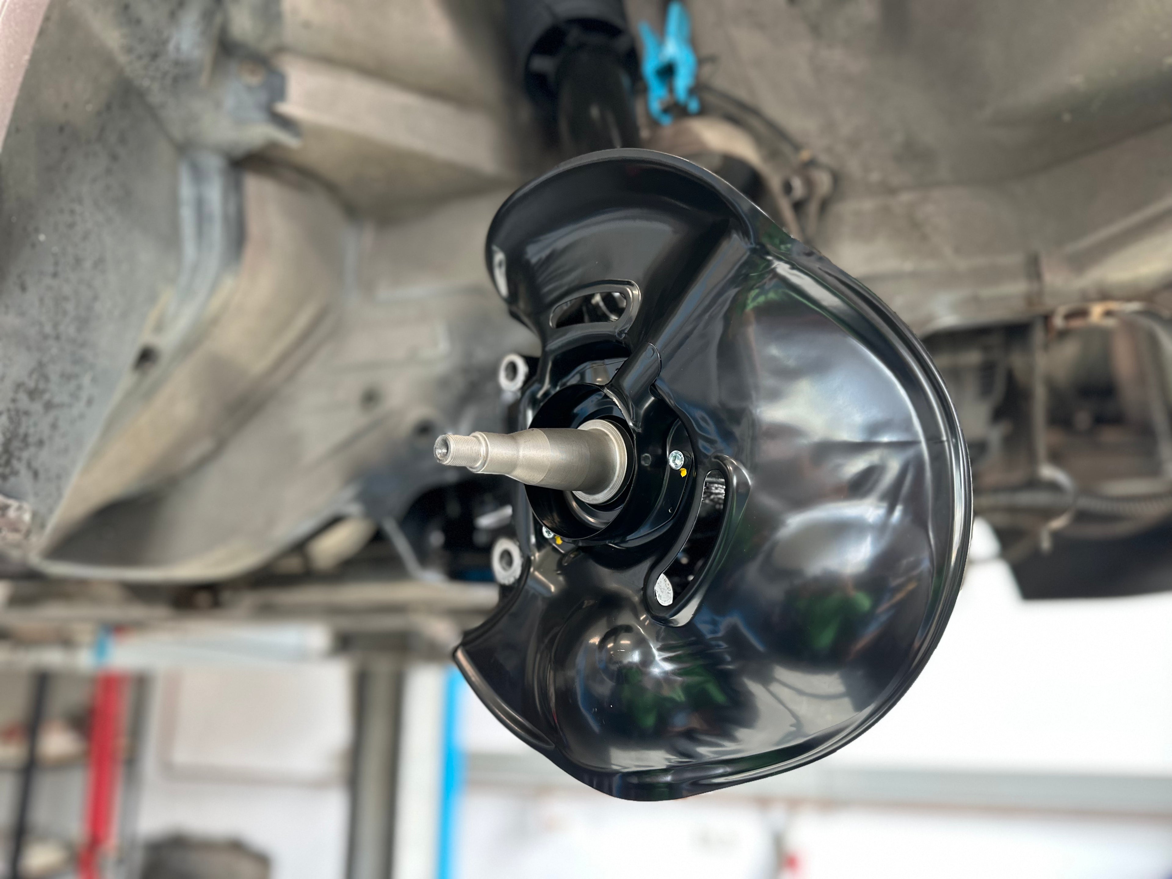 W124 Radträger vorn rechts - generalüberholt