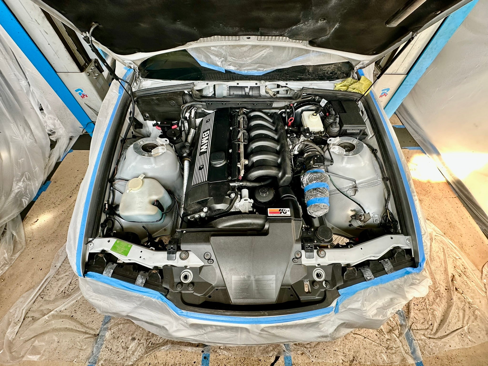 Motorraum trockeneisstrahlen - schonende Reinigung ohne Chemie